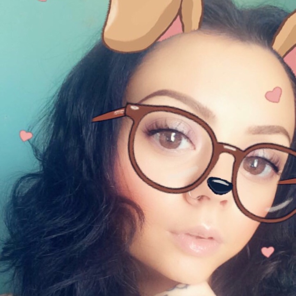 Meet your Posher, Dominique